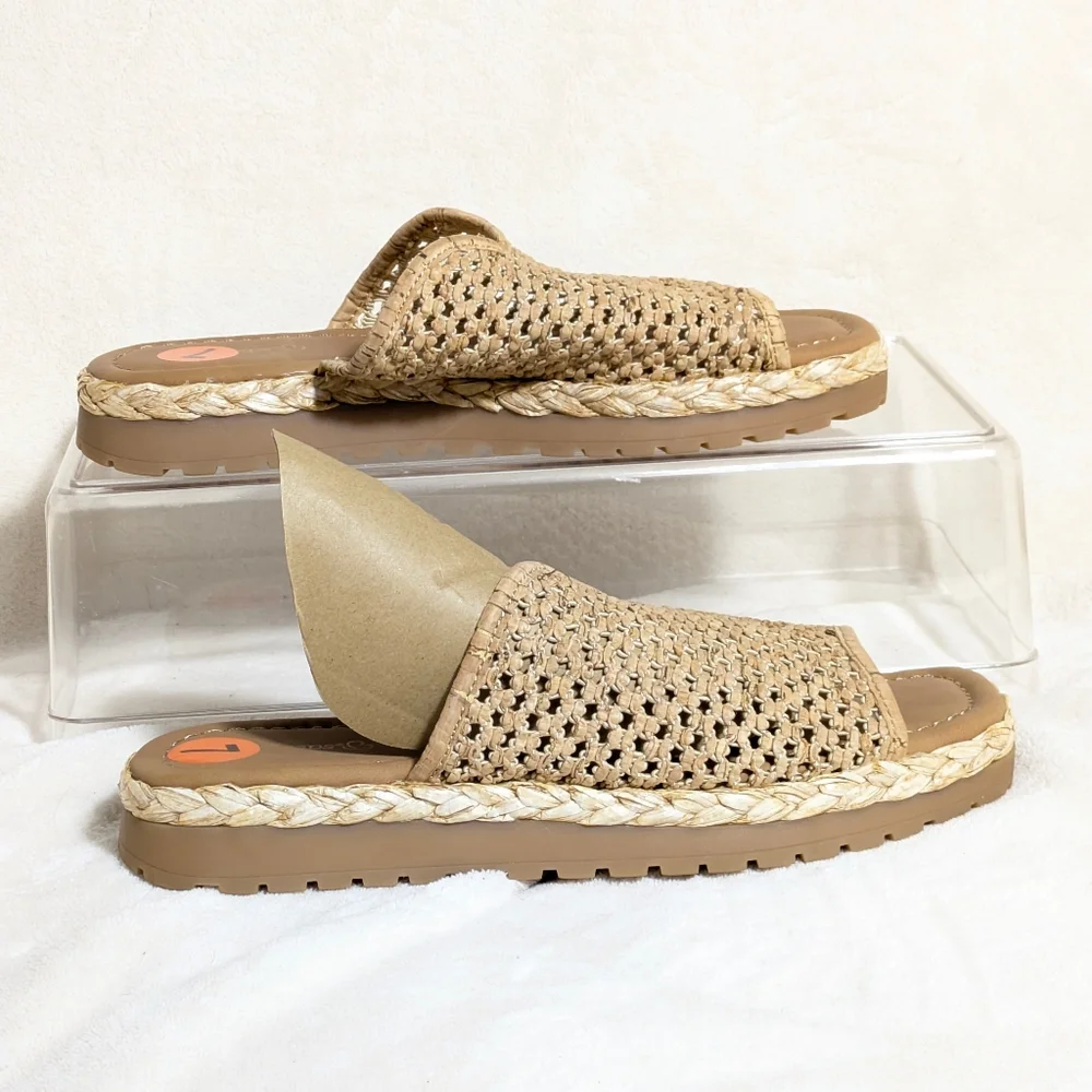 NWOT Baretraps TASMINE Women's Slides Sandals Flat Neutral Resortwear Sz 7 - Picture 2 of 7